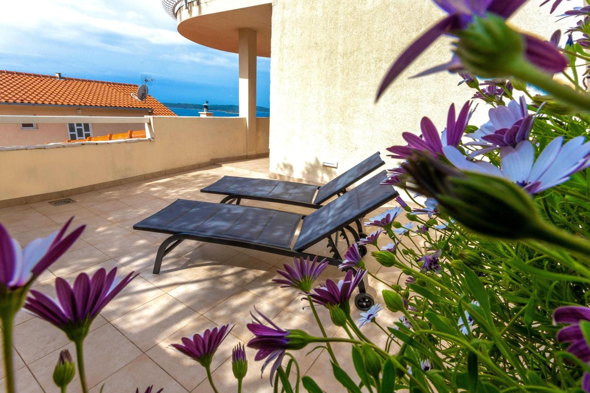 Apartments Tatjana Dominis Hvar Town Bagian luar foto
