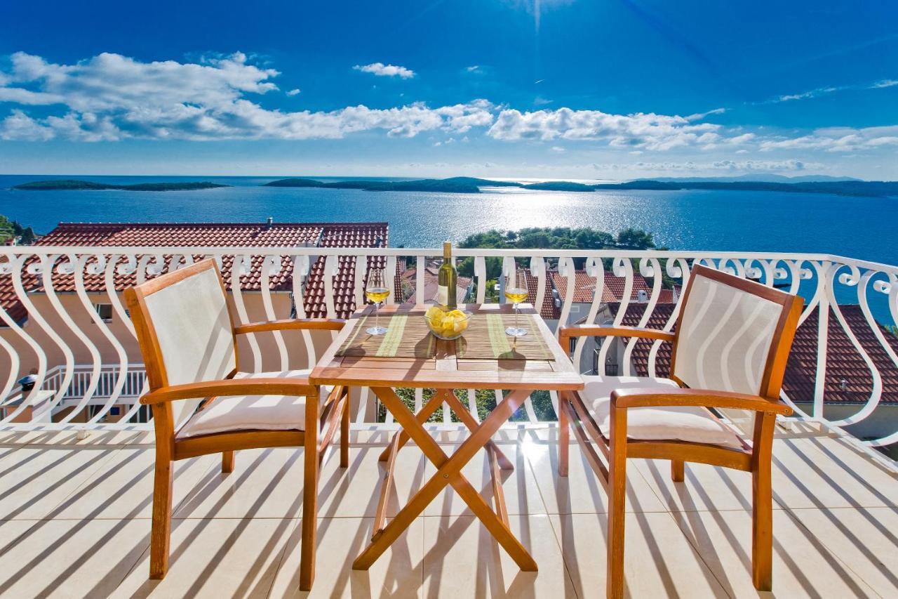 Apartments Tatjana Dominis Hvar Town Bagian luar foto