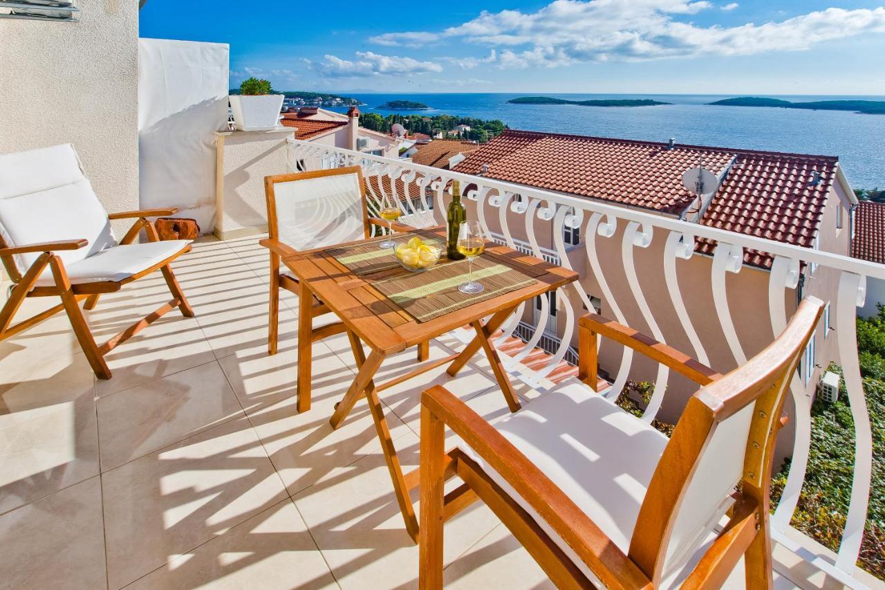Apartments Tatjana Dominis Hvar Town Bagian luar foto